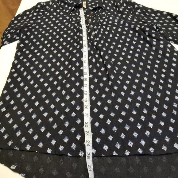 Mudd Blue White Pullover 1/2 Button Down Silky Feel Top EUC Size L - Picture 6 of 11